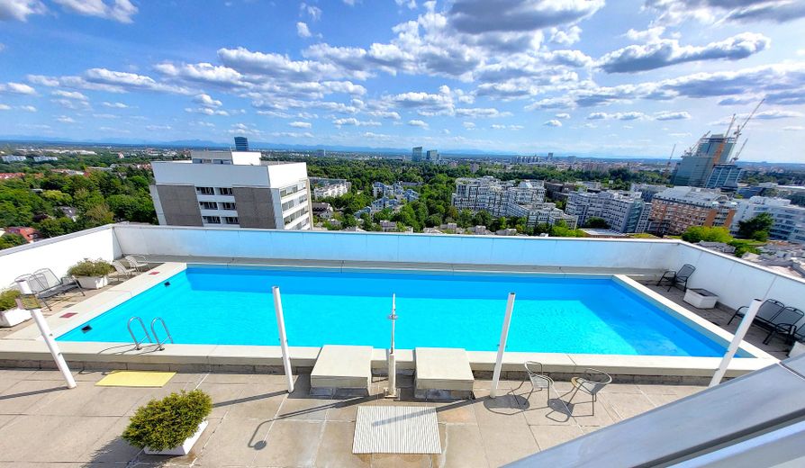 Bogenhausen 15° piano appartamento di 3 locali con vista sulle Alpi e piscina sul rooftop – vendita privata! – Pool