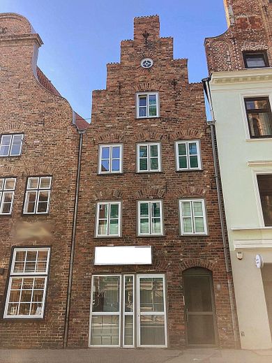 Luminoso appartamento di 2 locali in proprietà nel centro storico di Lubecca – Hausansicht