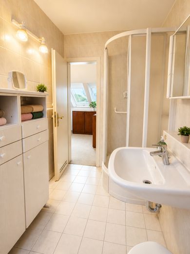 Einfamilienhaus in bester Lage in Lebenstedt, 4,5 Zimmer mit großem Garten – Bad