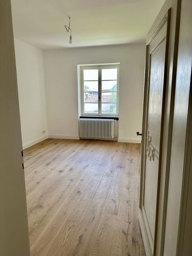 पुराने भवन का आकर्षण, आधुनिक सुविधाओं के साथ — 5 कमरे, 140 m², 1वीं मंज़िल, बगीचा और रोशनी | Bad Homburg‑Kirdorf – फोटो 14