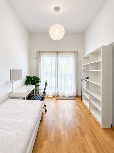 Penthouse mit Einbauküche – Nebenzimmer
