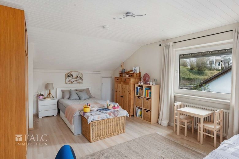 Großzügiges Zweifamilienhaus in Eberbach - 230 m² Wohnkomfort mit vielseitigen Nutzungsmöglichkeiten – OG Kinderzimmer - virt.