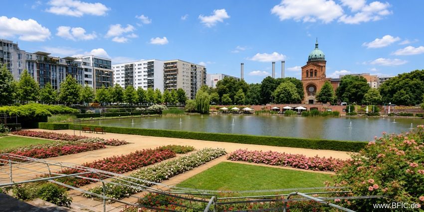 Balkon-Ausblick auf Engelbecken und Michaelkirchplatz - 3-Zimmer-Wohnung, bezugsfrei in Kürze – Engelbecken