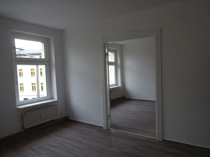Zimmer mit Verbindungstür