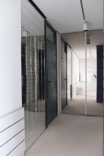 Ankleide mit Spiegelschrank