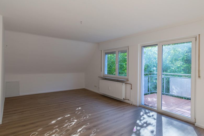 Großzügiges Familienhaus mit Garten in Dreieich Sprendlingen, Grenze Buchschlag – OG-Wohnen mit Balkon
