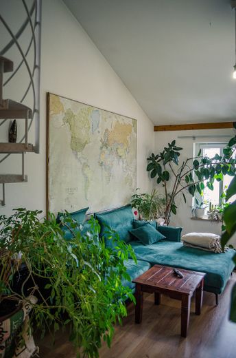 well-located maisonette condominium apartment with underground parking, only 200m to Wiesengrund! – Wohnzimmer 1
