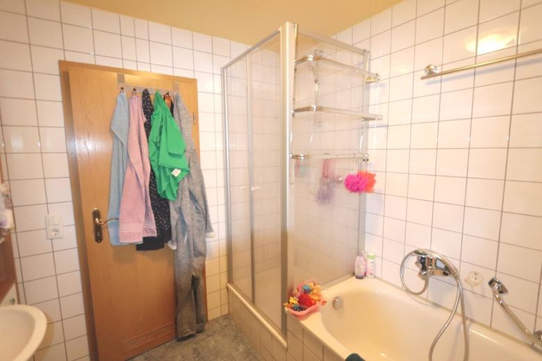 Badezimmer (vor Renovierung)