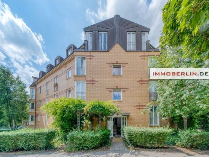 IMMOBERLIN.DE - Sehr adrette Wohnung mit Sonnenterrasse, Blick ins Grüne & Pkw-Stellplatz – फोटो 1