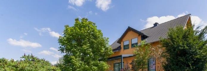 Casa unifamiliare a Oberlungwitz con camino e giardino