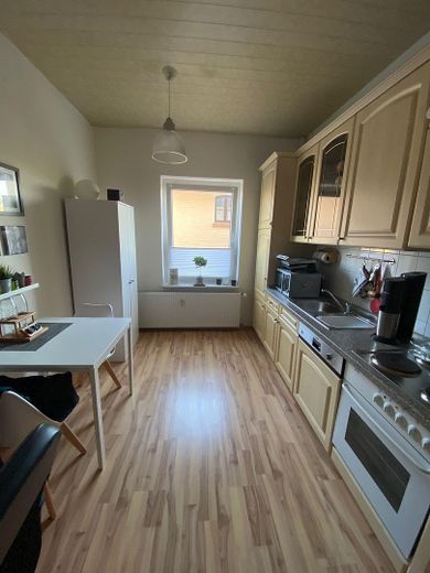 Altbauwohnung mit Balkon in idyllischer Lage an der Mittelriede – Großzügige Wohnküche