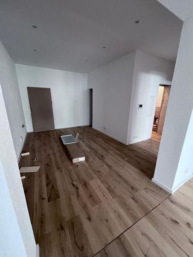 Erstbezug nach Kernsanierung – 2,5-Zimmer-Wohnung | KfW 55 – Essbereich mit Küche