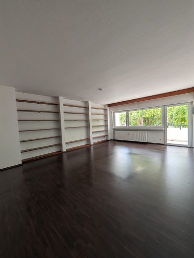 Familien- und Tierfreundliche Stadtwohnung 4 Zimmer Wohnung – Wohnzimmer