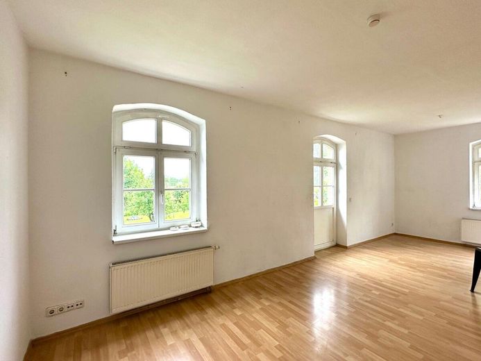 HORN IMMOBILIEN ++ uroczy dom dwurodzinny w Klein Helle, tylko 15 min do Neubrandenburga – Wohnzimmer