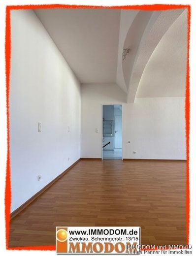 Appartement in Zwickau mit BALKON, EINBAUKÜCHE und Personenaufzug im Dachgeschoss zu vermieten! – Wohnen