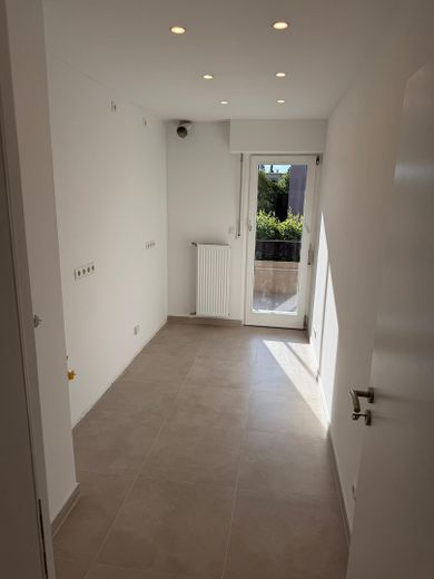 Barrierefrei & kernsaniert: 3-Zimmer-Wohnung mit Balkon, Keller & Stellplatz – Foto 1