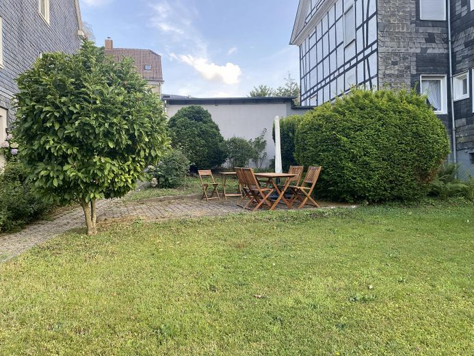 Rennovierte Wohnung mit Küche Ruhig und zentral im Bergischen Schieferhaus mit Garten – Garten 