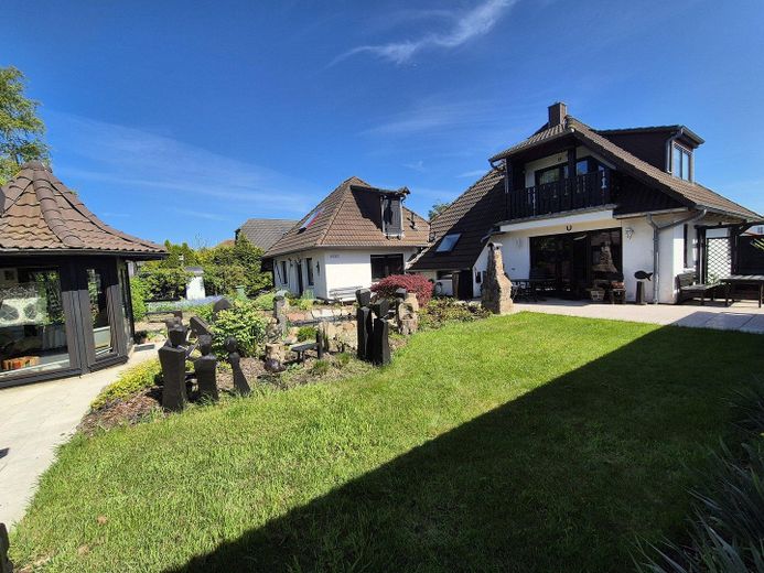 Garten mit Pavillon