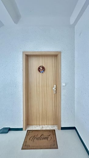 Helle 3-Zimmer-Wohnung am Waldrand – Eingangstür