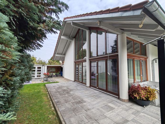 Wunderschönes Einfamilienhaus mit Galerie – Hausansicht