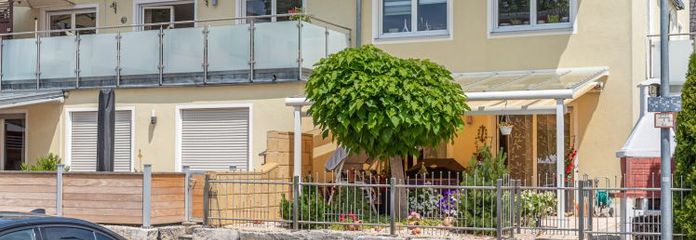 2-Zimmer-Dach-Wohnung in Ergolding-Piflas mit TG-Stellplatz und Außenstellplatz, EBK ablösbar