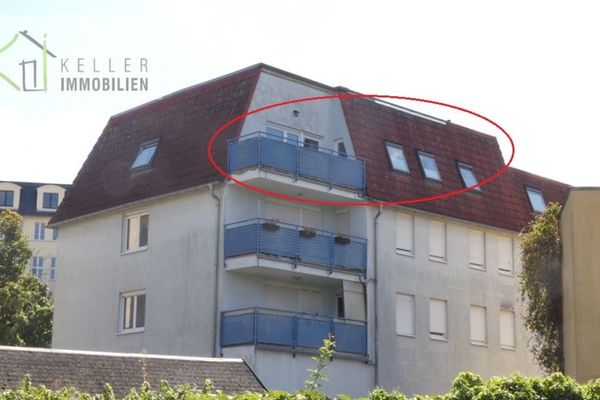 Appartamento mansardato di 2 locali, affittato e situato vicino al centro, con terrazza sul tetto