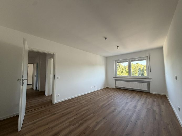 Köln Weiden’de kullanışlı yerleşim planına sahip modern 3 odalı daire – Fotoğraf 1