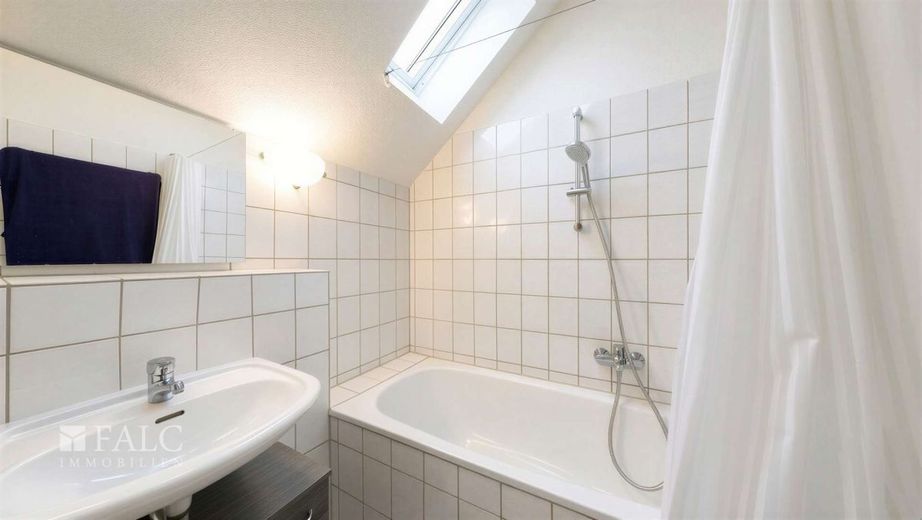 Charmante Maisonette-Wohnung mit sonniger Loggia &amp; Stellplatz – Badezimmer