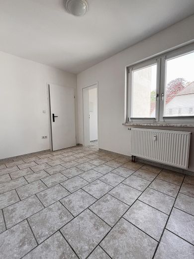 Gemütliche, frisch sanierte Zweizimmerwohnung in Elze – Küche und Esszimmer