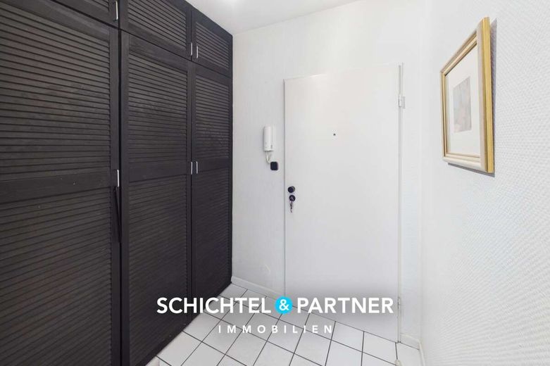 Radio Bremen | Große 5-Zimmer-Maisonettewohnung mit Balkon und Garage – S&amp;P | Flur