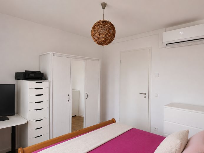 Schlafzimmer 1