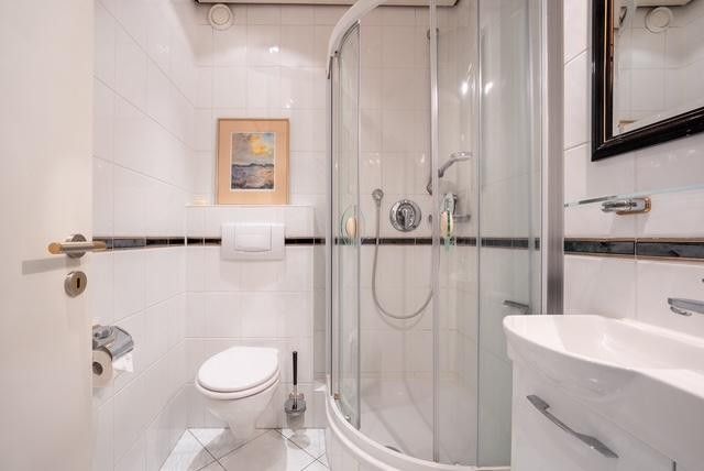 Gäste-WC mit Dusche
