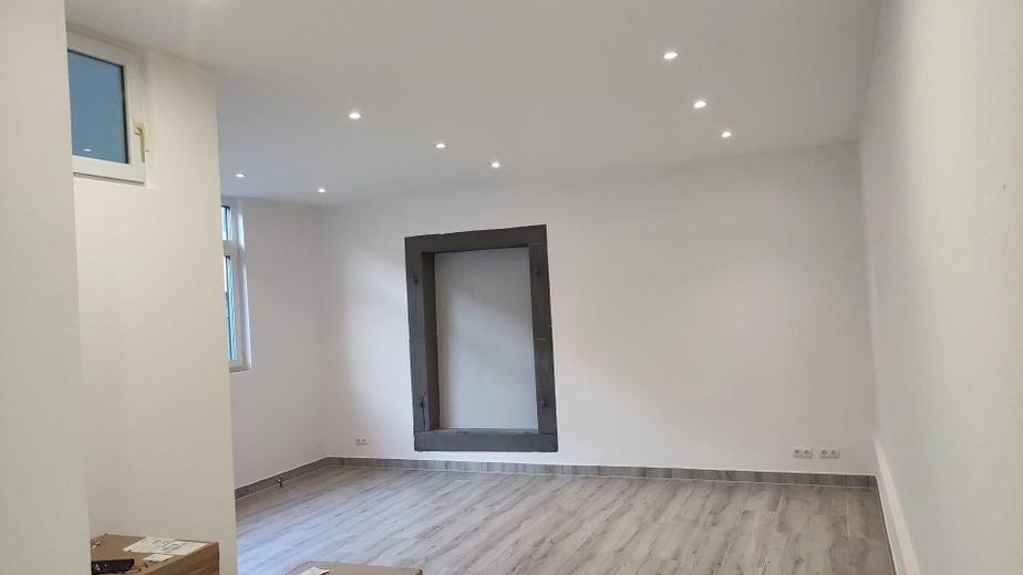 Gemütliche 1-Zimmer-Wohnung teilmöbliert mit Einbauküche barrierefrei – Ansicht Wohnbereich