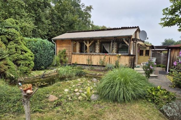 gezellige bungalow in een mede-eigenaarsgemeenschap Am Silbersee in Kittlitz