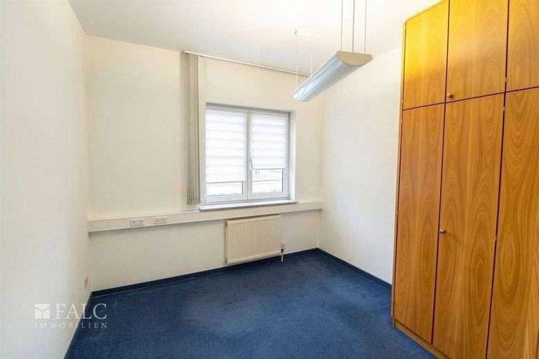 Helle Büroräume mit Entwicklungspotenzial zur Wohnnutzung – Büro Nr.4