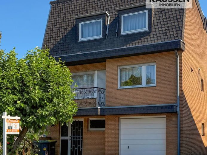 Freistehendes Einfamilienhaus mit Garage 
für die Großfamilie in Langerwehe, Nähe Zentrum – Foto 1
