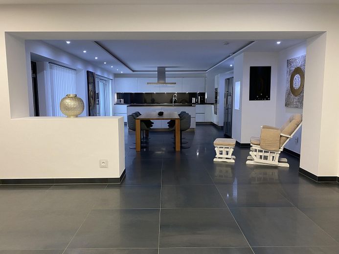 Esclusivo appartamento di 6 locali, 304 mq/KB/Garage/Terrazza/Giardino – Eingangsbereich