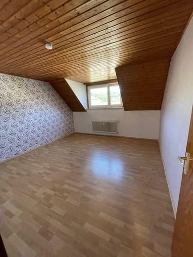 Wittlich-Gladbach -- 4 Zimmer DG-Wohnung (ca. 96 m²) zur grosszügigen Entfaltung -- – 9a Zimmer 3