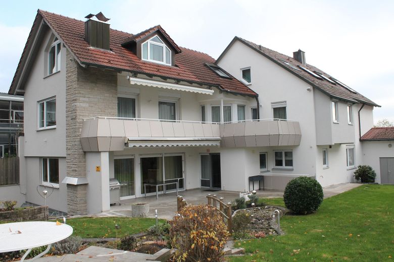 Sehr gepflegtes 4-Familien-Wohnhaus mit großem Gartengrundstück in Top Wohnlage von CR – Außenansicht