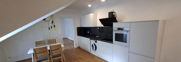 Moderno appartamento mansardato con 2 locali a Fürth | Cucina componibile | Ascensore | Garage sotterraneo | Anno di costruzione 2021