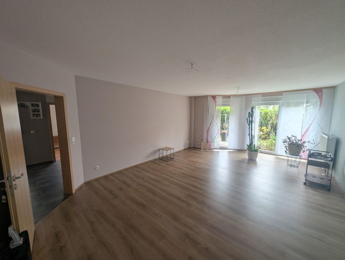 Lichtdurchflutetes Wohnzimmer