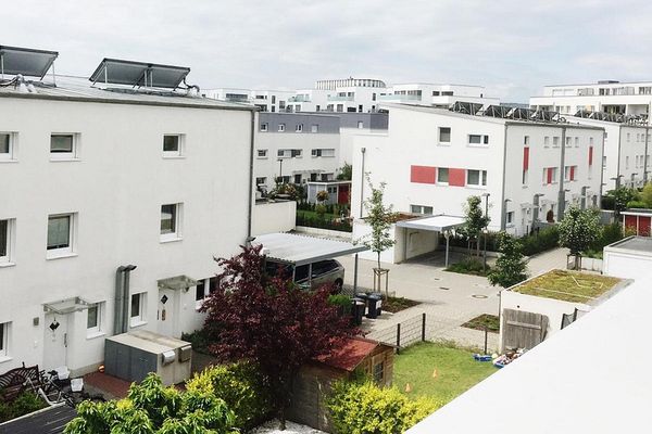 Wohnen am Riedberg: Nachhhaltiges Passivhaus mit Skyline-Panorama