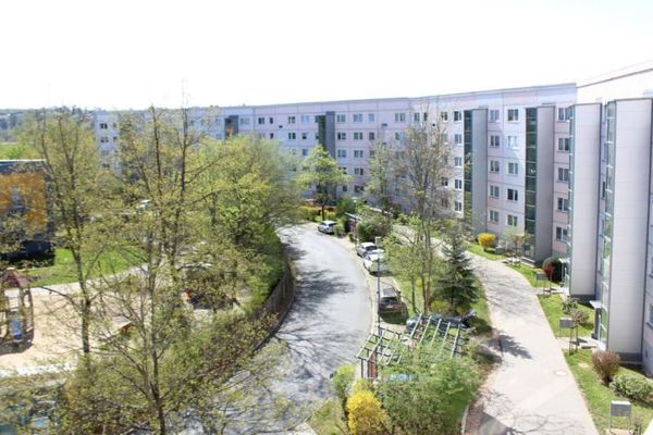 ¡Participad en el diseño en lugar de limitaros a mudaros! Vuestro nuevo hogar de ensueño, recién renovado, con logia y en una buena zona residencial