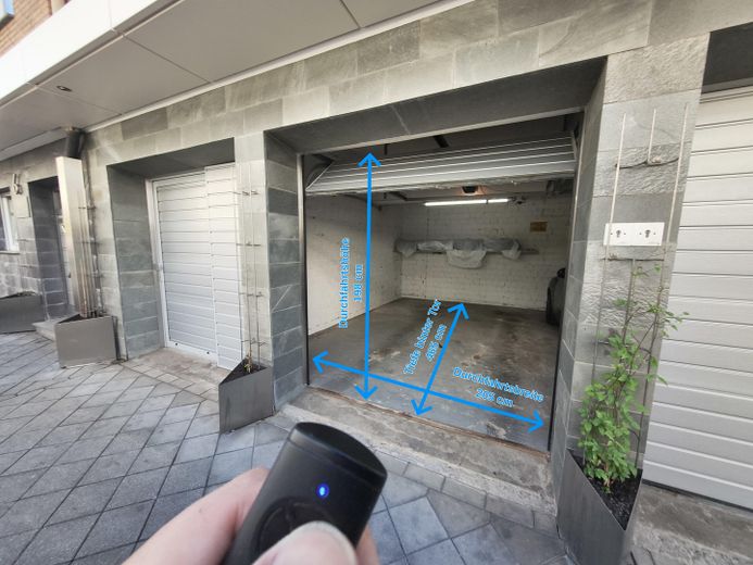 Smart e ristrutturato: trilocale vicino al centro con balcone esposto a sud e posto auto in garage – Garage mit elekt. Funk-Tor