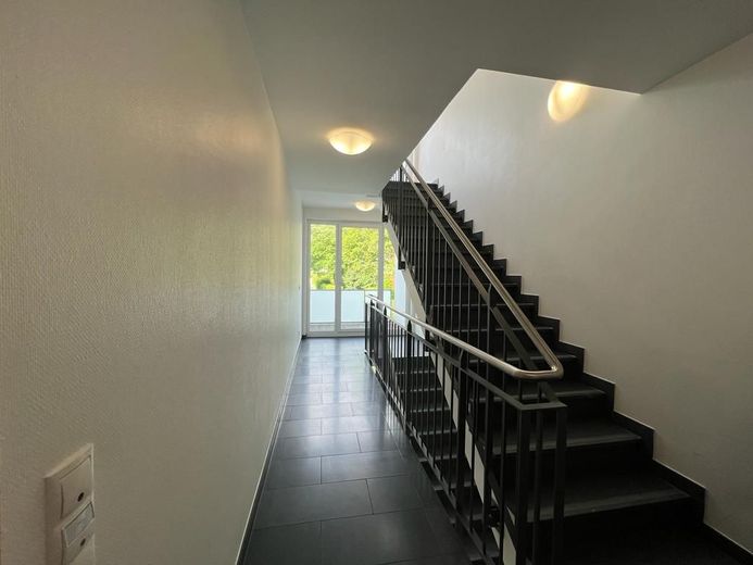 Exklusive 3-Zimmer-Wohnung mit Balkon &amp; Aufzug in gefragter Lage Hamburg – Treppenhaus mit Fahrstuhl