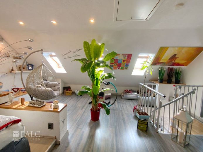 Komfortable, helle Maisonette-Wohnung in guter Lage – Studio.
