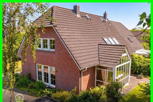 Large semi-detached house with an additional dwelling unit on a spacious plot in Bartenshagen-Parkentin