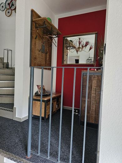 Oberkrämer - interessantes, saniertes & gepflegtes RMH mit Luxusausstattung – Garderobe Flur