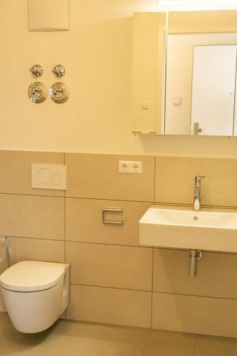 Schöne 2-Zimmer-Wohnung mit Balkon & Naturblick in neuer Wohnanlage – Foto 6