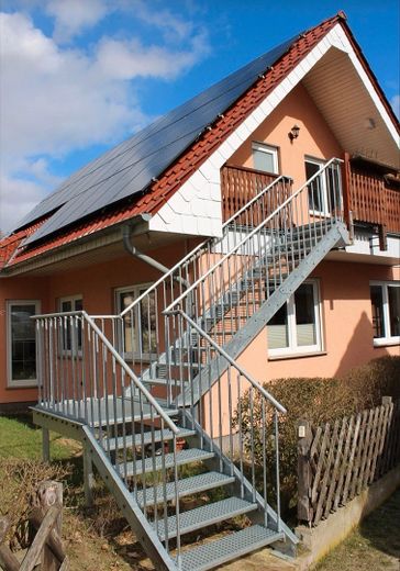 Özel kişiden: Ayrı bir daireli modern ev – Fotoğraf 3